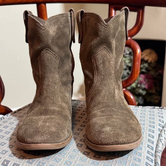 Preloved Great Condition Bass Suede Ankle Boots - Cynthia Brown - Picture 4 of 9